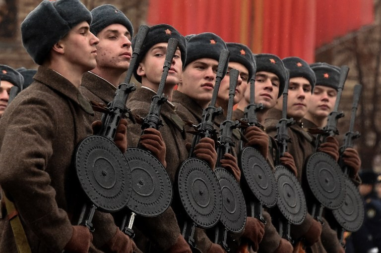 Mặc dù vậy với một lãnh thổ rộng lớn, quân đội hiện đại và binh lính chiến đấu với tinh thần thép, ít ai trên thế giới kể cả Mỹ dám nghĩ tới chuyện xâm lược Liên Xô/Nga - nơi mà cả Napoleon lẫn Hitler đều từng thất bại thảm hại. Nguồn ảnh: WATM.