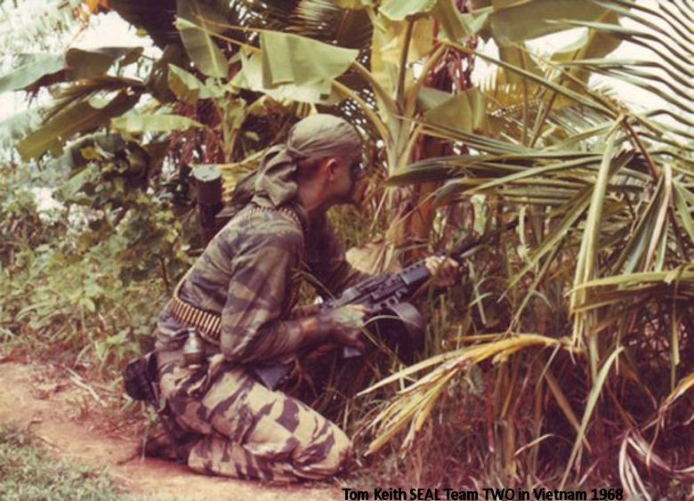 Với phiên bản súng máy hạng nhẹ, khẩu súng máy này có chiều dài tiêu chuẩn 1022mm, trong đó chiều dài nòng khoảng 508mm. Đây được coi là một khẩu súng máy gọn gàng bậc nhất được Mỹ sử dụng trong Chiến tranh Việt Nam. Nguồn ảnh: Vietnamwarmuseum.