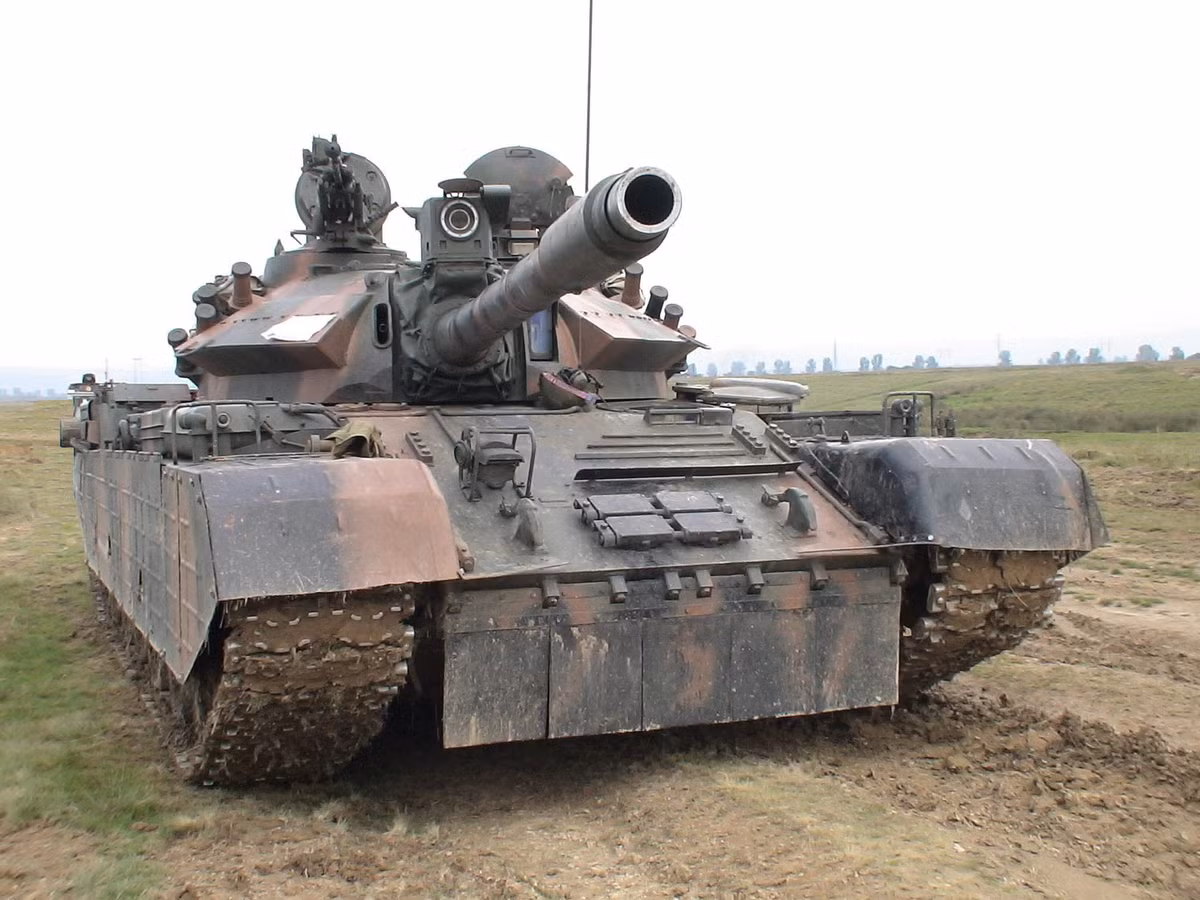 Sự ra đời của dòng xe tăng TR-85 được đánh dấu với học thuyết quân sự mới của nước này được đưa ra vào khoảng đầu thập niên 70 của thế kỷ trước. Theo đó, Romania muốn quân đội nước này chủ động sản xuất được trang bị quốc phòng cho lực lượng Lục quân thay vì phải lệ thuộc vào việc nhập khẩu từ Liên Xô. Nguồn ảnh: Wiki.