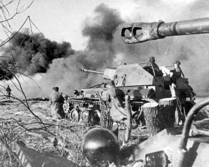 Trong thời gian từ năm 1942 tới năm 1945, Liên Xô đã sản xuất ra tổng cộng gần 15.000 khẩu pháo tự hành loại này. Nguồn ảnh: WWII.