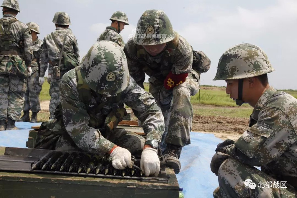 Các trận địa pháo luôn là mục tiêu dễ bị tổn thương do có tốc độ rút lui chậm và cũng thường là mục tiêu được đối phương ưu tiên xử lý đầu tiên. Nguồn ảnh: Sina.