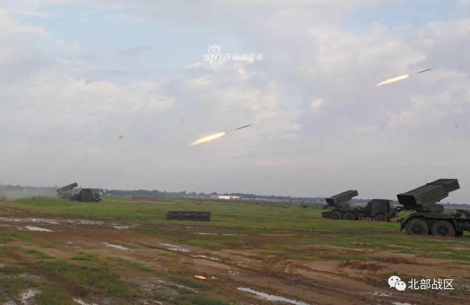 Cuộc tập trận còn có sự tham gia của các loại pháo phản lực phóng loạt Type 81 hiện đang phục vụ trong biên chế Quân đội Trung Quốc. Nguồn ảnh: Sina.