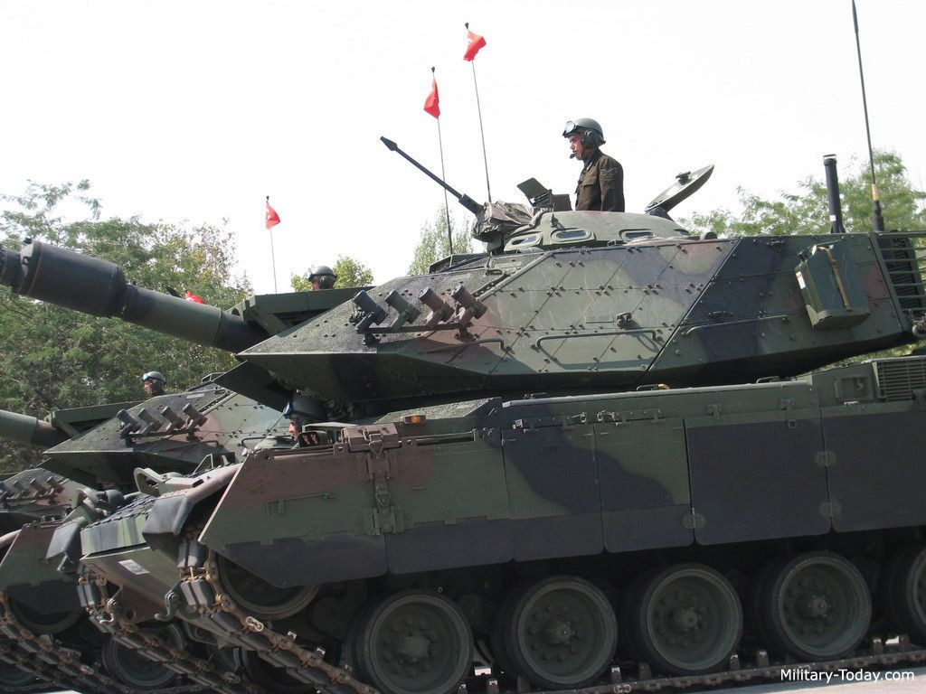 Năm 2002, Hợp đồng nâng cấp 170 xe tăng chiến đấu chủ lực M60 của Quân đội Thổ Nhĩ Kỳ lên tiêu chuẩn Sabra Mk.2 đã được trao cho Tập đoàn quân sự Israel (IMI). Hiện nay, những xe tăng chiến đấu chủ lực này hiện chỉ phục vụ với Thổ Nhĩ Kỳ. Nguồn ảnh: Military Today.