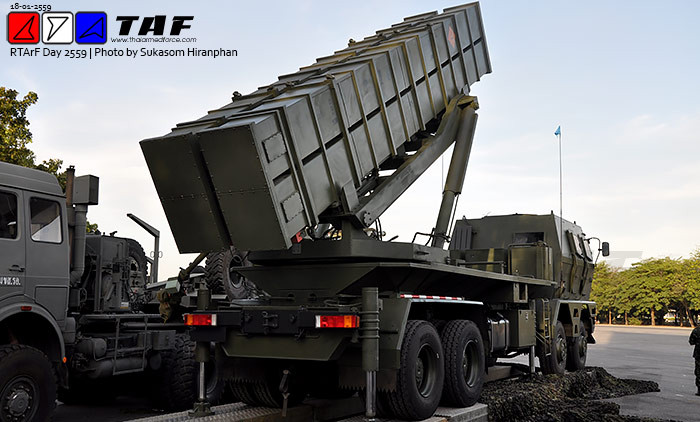 Đầu tiên phải kể tới tổ hợp pháo phản lực có dẫn đường cỡ nòng cực khủng trong biên chế Quân đội Hoàng gia Thái Lan. Đây là các tổ hợp pháo phản lực phóng loạt DTI-1G có cỡ nòng lên tới 300mm. Nguồn ảnh: TAF.