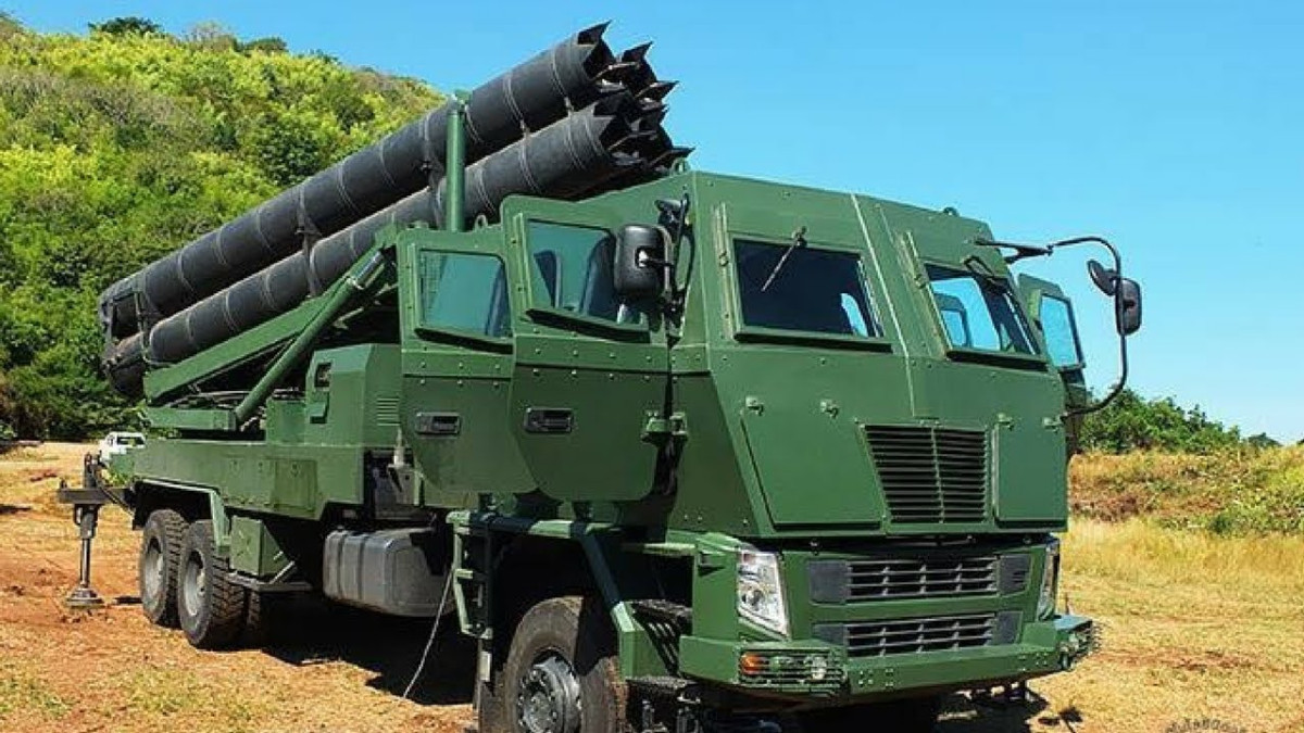 Được Thái Lan cho lộ diện lần đầu tiên vào năm 2016, các tổ hợp pháo phóng loạt DTI-1G được coi là loại pháo phản lực có cỡ nòng lớn nhất Đông Nam Á hiện nay và có tầm bắn từ 60 tới 150 km. Nguồn ảnh: Thaimilitary.