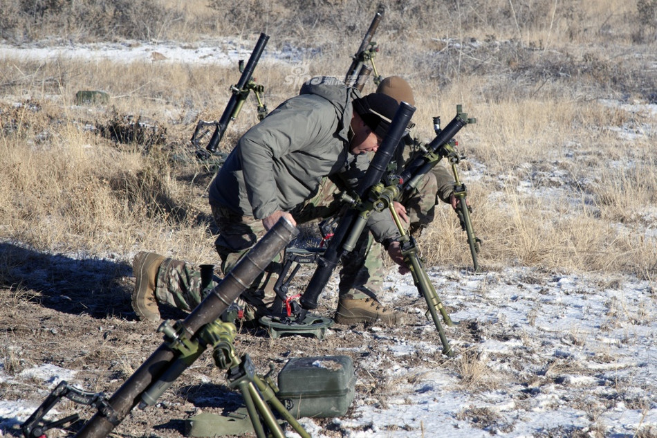 Đặc điểm của hai mẫu súng cối này đó là độ chính xác tương đối, tầm bắn tốt, tốc độ bắn nhanh và cung cấp được hoả lực áp chế vừa đủ lên đối phương. Nguồn ảnh: Sina.