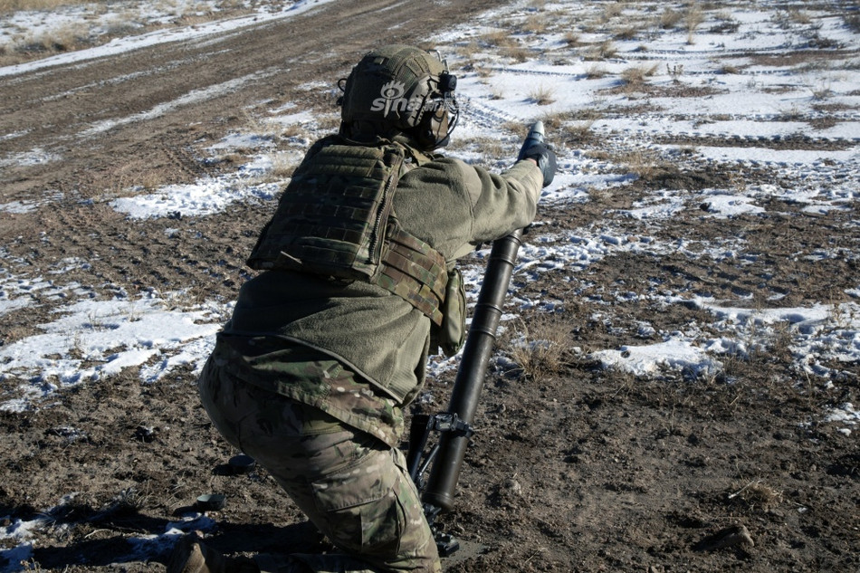 Súng cối M-224 cỡ nòng 60mm của Mỹ có khả năng bắn với tốc độ tối đa 30 viên mỗi phút. Để đạt được độ chính xác cao nhất, M-224 thường được bắn với tốc độ 20 viên mỗi phút và tầm bắn tối da của loại cối này là khoảng 3500 mét tuỳ hướng gió. Nguồn ảnh: Sina.