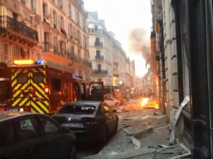 Theo thông tin được giới chức địa phương cho biết, tình hình hiện đang nằm trong tầm kiểm soát và thiệt hại về tiền của là rất lớn. Chưa rõ thông tin thương vong trong vụ việc nhưng có vẻ như tới giờ phút này vẫn chưa phát hiện ra nạn nhân thiệt mạng. Nguồn ảnh: Reuters.