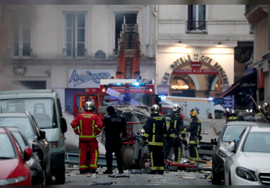 Tổng cộng 4 tòa nhà xung quanh khu vực xảy ra vụ nổ đã bị ảnh hưởng gây ra thiệt hại rất lớn về mặt vật chất. Nguồn ảnh: Reuters.