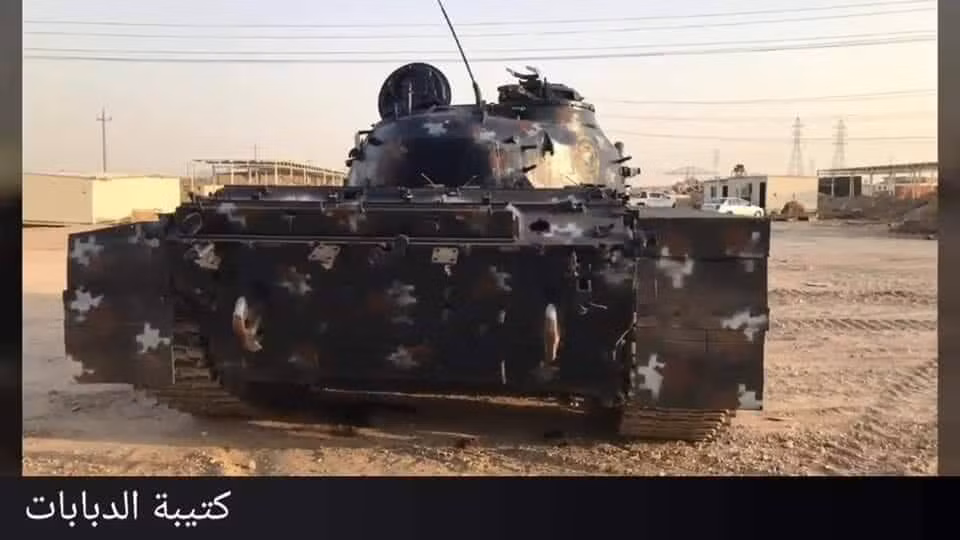 Tuy nhiên với đặc thù là phương tiện của lực lượng cảnh sát, dù có tháo hết hoả lực trên những chiếc xe tăng T-72 này ra thì chúng vẫn quá "thừa thãi" cho các nhiệm vụ bảo đảm trật tự an ninh ở quốc gia Trung Đông này. Nguồn ảnh: QQ.