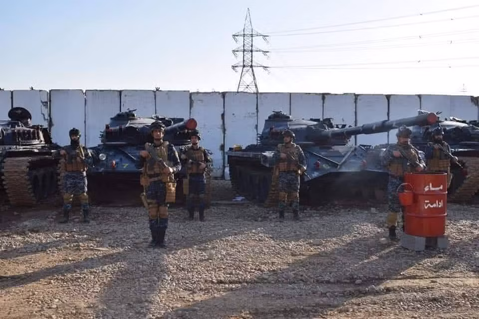 Dù chỉ là lực lượng cảnh sát, trang bị của các đơn vị này không khác gì của quân đội với xe tăng T-72 - loại xe tăng có sức mạnh đủ để càn quét mọi quốc gia thay vì để duy trì pháp luật. Nguồn ảnh: QQ.