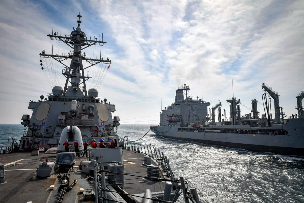 Không chỉ có khinh hạm của Pháp mà trong nhóm tác chiến cùng USS John C. Stennis tiến vào vịnh Ba Tư còn có các khu trục hạm hiện đại khác của Mỹ. Nguồn ảnh: QQ.