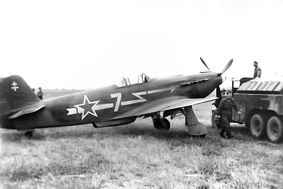 Tuy vậy, loại máy bay dễ sử dụng, động cơ khoẻ và dễ bảo trì này chỉ được sản xuất khoảng 4.000 chiếc trước khi Chiến tranh Thế giới thứ hai kết thúc. Số còn lại, có thể rất ít đều được sản xuất sau chiến tranh và không được tham gia thực chiến. Nguồn ảnh: Warhistoryonline.