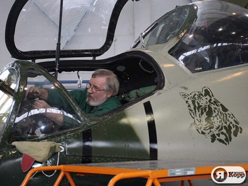 Theo các báo cáo được tiết lộ sau này, sau khi nâng cấp mọi trực thăng tấn công Mi-24 của Guinea Xích Đạo đã bị... mất khả năng sử dụng tên lửa thông minh, nghĩa là nó chỉ còn tương thích với các loại vũ khí không dẫn đường như rocket, bom "ngu",...