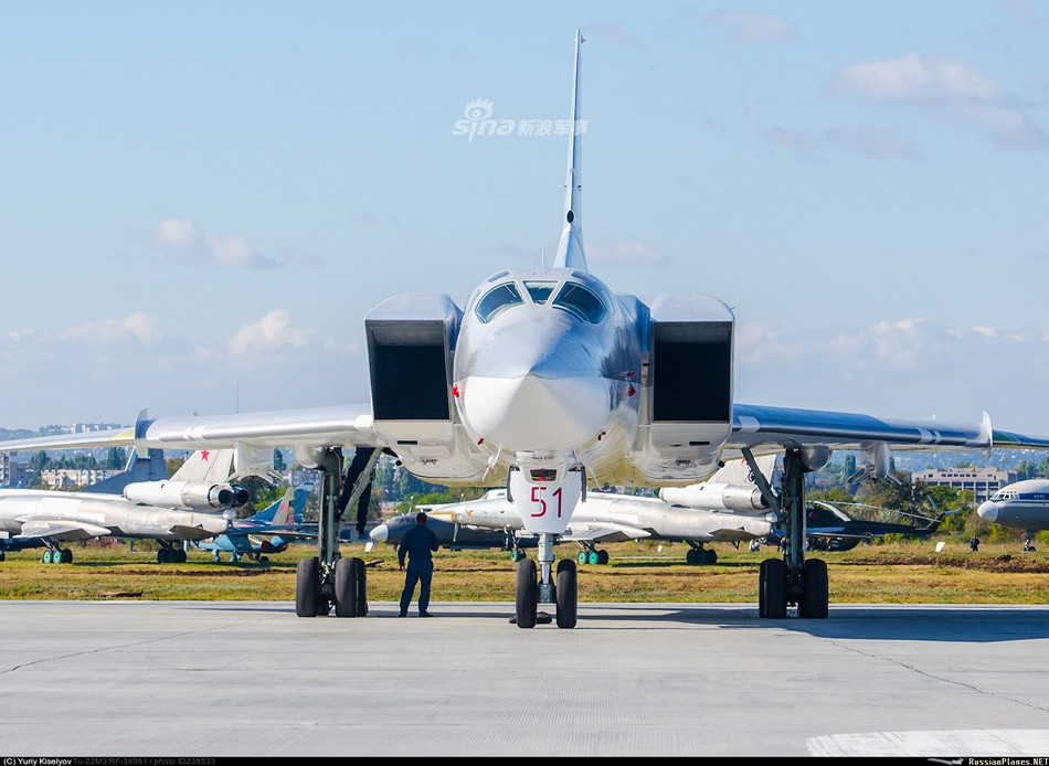 Theo thông tin được hãng AP đăng tải, phi hành đoàn chiếc Tu-22M3 đã cố gắng hạ cánh chiếc máy bay khi sự cố xảy ra, tuy nhiên nỗ lực này đã không thành công chiếc Tu-22M3 sau khi đâm xuống đất đã "vỡ tung thành từng mảnh". Nguồn ảnh: Sina.