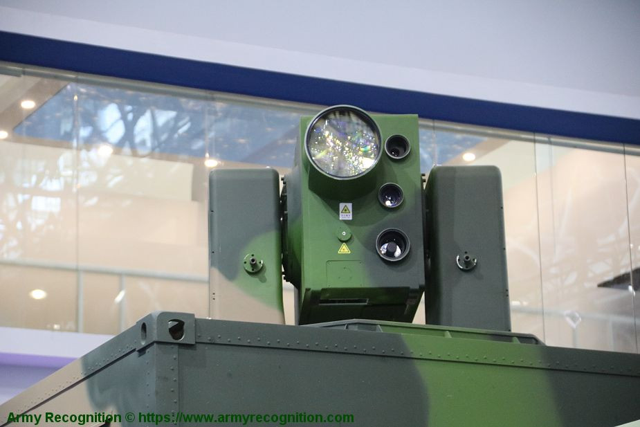 Là hệ thống phòng thủ sử dụng năng lượng cao, LW-30 có trang bị một súng bắn laser. Luồng năng lượng hội tụ này sẽ đốt cháy mọi loại mục tiêu mà nó khoá được trong một vài giây, khiến mục tiêu bay lệch đường hoặc bị vô hiệu hoá và phát nổ ngay lập tức trên không. Nguồn ảnh: Armyrec.