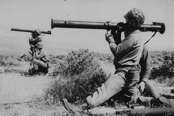 Mỹ phát triển loại Bazooka này từ thời cuối Chiến tranh Thế giới thứ hai dựa trên loại súng chống tăng Bazooka Panzerschreck của Đức - vốn cũng cho hiệu quả chống tăng cực kỳ vượt trội với cỡ nòng 88mm. Nguồn ảnh: Panzersh.