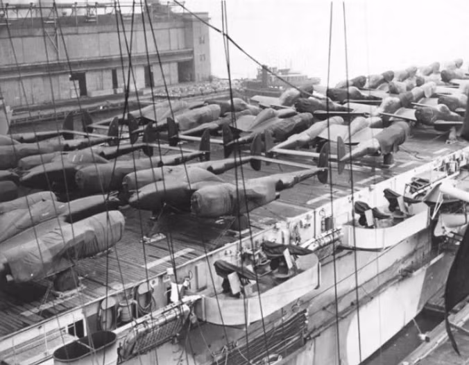 Đây là loại tiêm kích hạng nặng có thiết kế rất độc đáo, loại máy bay này bao gồm tới ba thân và hai động cơ, cho phép nó bay với trọng tải lớn hơn nhiều các loại tiêm kích một động cơ thông thường. Nguồn ảnh: Warhistoryonline.