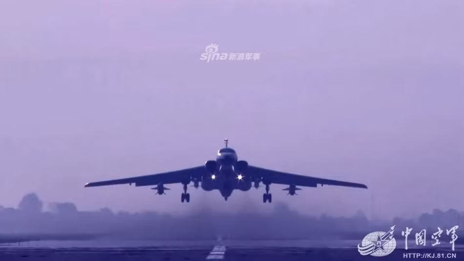 Điều này dẫn đến việc chọn ra một gương mặt thay thế máy bay H-6 là điều cực kỳ khó khăn vì không những gương mặt mới đó phải đảm nhận được khả năng năng ném bom chiến lược mà còn phải có thể nâng cấp tốt, cải biên thành nhiều loại máy bay khác nhau trong tương lai. Nguồn ảnh: Sina.