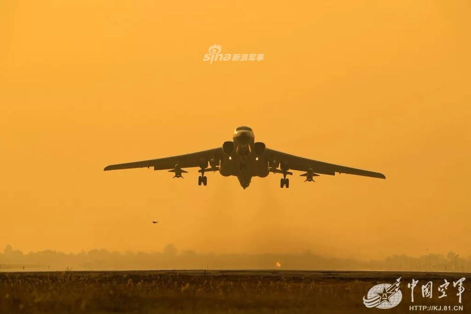 Theo các báo cáo của quốc tế, Trung Quốc đã sản xuất được tổng cộng khoảng từ 162 cho tới 180 máy bay H-6 với tất cả mọi phiên bản. Trong đó phiên bản hiện đại nhất hiện nay là H-6K. Nguồn ảnh: Sina.