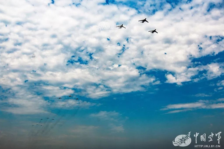 Về cơ bản, H-6 là mẫu máy bay ném bom chiến lược khá bền bỉ và đáng tin cậy. Điểm đặc biệt nhất của H-6 đó là từ phiên bản cơ sở này, nhiều phiên bản khác bao gồm cả máy bay tiếp liệu trên không của Trung Quốc cũng đều lấy H-6 làm khung thân để thiết kế. Nguồn ảnh: Sina.