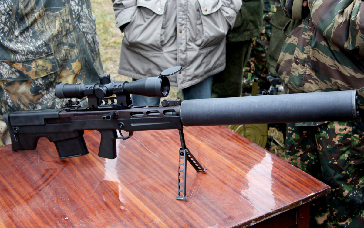 Điều này đồng nghĩa với việc nếu xạ thủ được đào tạo bài bản, súng bắn tỉa VKS hoàn toàn có khả năng bắn hạ được cả phương tiện bọc thép hạng nhẹ của đối phương một cách dễ dàng ở khoảng cách tương đối an toàn. Nguồn ảnh: Guns.