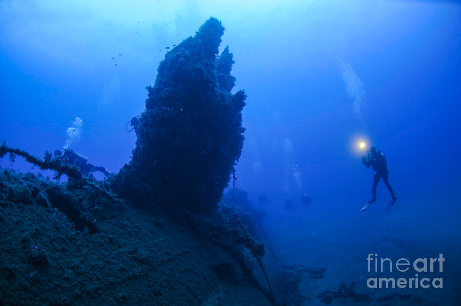 Trang bị vũ khí của các tàu ngầm lớp Adua bao gồm 6 ống phóng ngư lôi cỡ 533mm với bốn ống ở phía trước mũi tàu và 2 ống còn lại được đặt ở khoang sau. Nguồn ảnh: Fineart.