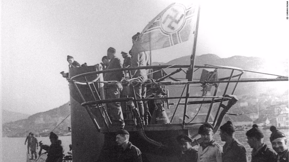 Ngoài ra còn có 5000 thuỷ thủ và sĩ quan chỉ huy tàu ngầm Đức bị bắt giữ làm tù binh chiến tranh trong toàn cuộc chiến. Đổi lại, 30.000 thuỷ thủ và sĩ quan chỉ huy trên các tàu hàng, tàu chiến của Đồng minh cũng được cho là đã bị giết hại bởi tàu ngầm Đức - Nguồn ảnh: Thearchive.