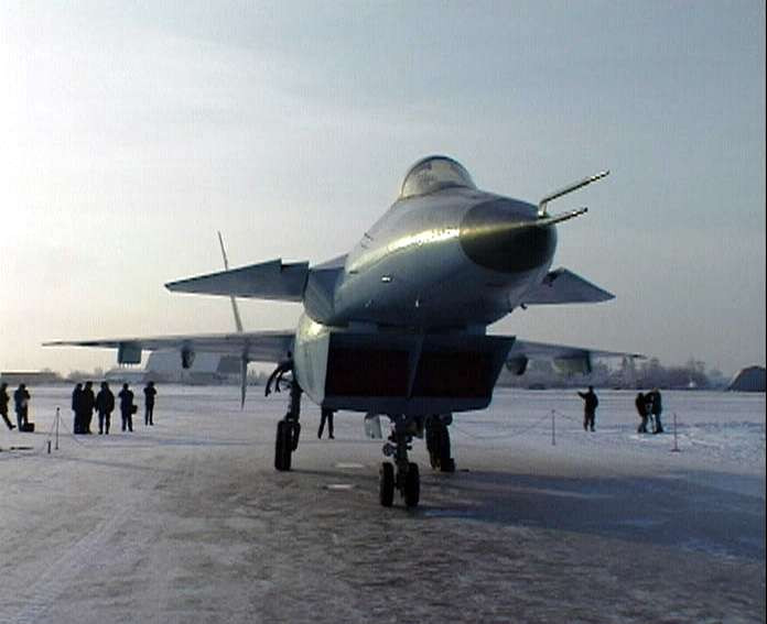 Tương lai của MiG-MFI vẫn chưa rõ ràng. Có vẻ như chương trình MiG-MFI đã bị bỏ rơi. Không quân Nga đã chính thức chọn một chiếc Sukhoi PAK FA mới (sau này được đổi tên thành Sukhoi Su-57) làm máy bay chiến đấu mới. Nguồn ảnh: Military-today.