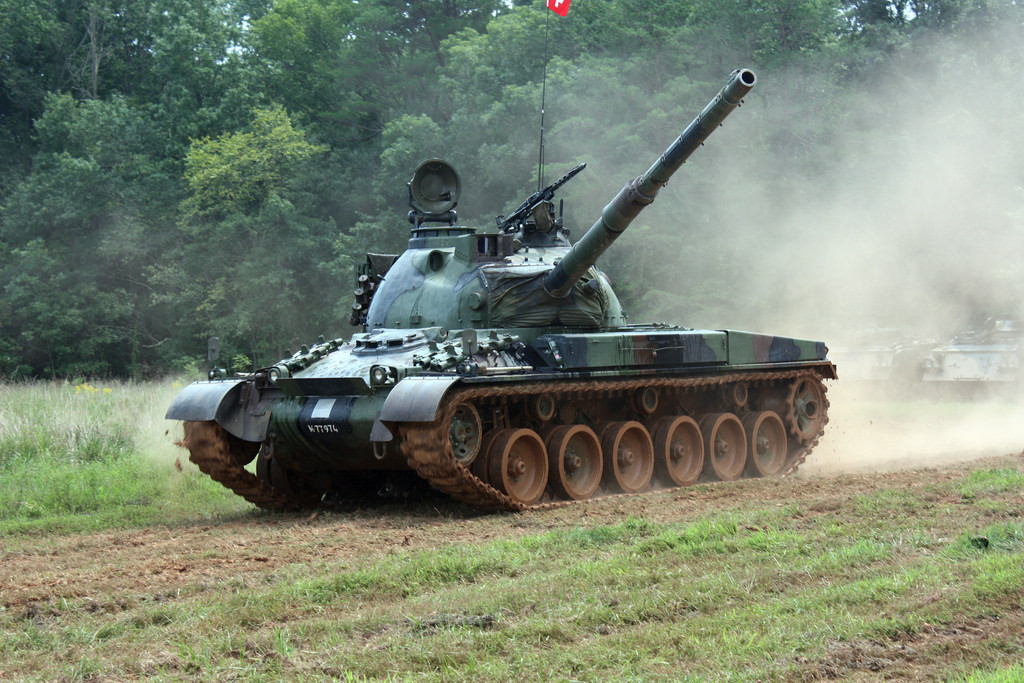 Khẩu pháo này có cơ số đạn dự trữ 52 viên kèm theo đó là hoả lực hai súng máy cỡ nòng cực độc - 7,5mm cũng do Thuỵ Sĩ thiết kế được kết hợp để tăng cường hoả lực cho chiếc xe tăng này. Nguồn ảnh: Militarytoday.