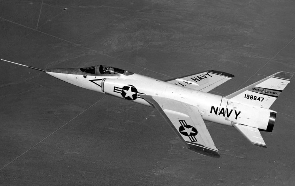 Grumman F-11 Tiger cũng là một sản phẩm khác của Không quân Hải quân Mỹ và là loại chiến đấu cơ đầu tiên trong lịch sử... tự bắn vào chính mình khi di chuyển ở tốc độ cao. Nguồn ảnh: Fighter.