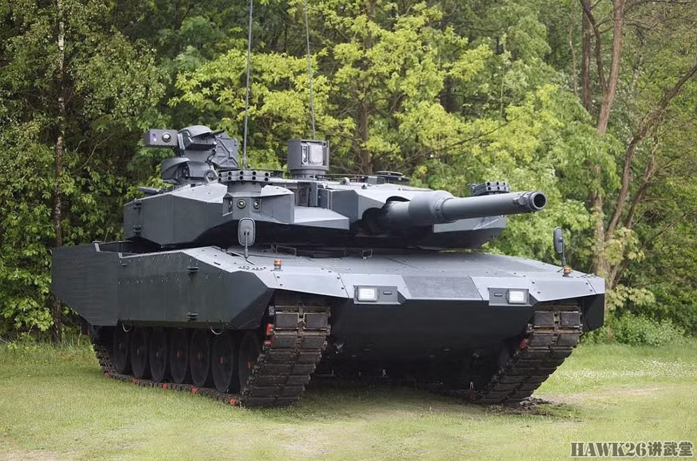 Trước đây, để đáp ứng nhu cầu nâng cấp xe tăng Leopard 2A4, phía Đức đã cho quảng cáo mẫu MBT Leopard II Revolution. Đây được coi là phiên bản cải tiến rất đáng tiền, được nhiều quốc gia đang sử dụng Leopard 2A4 săn đón. Nguồn ảnh: Hawk26.