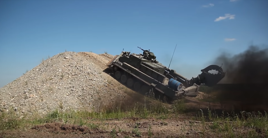 Loại phương tiện này có tầm hoạt động ít nhất 500 km với động cơ 1130 mã lực được trang bị. Nguồn ảnh: Sputnik.