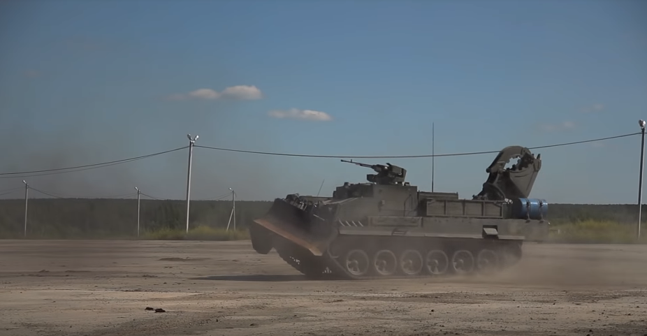 Có thể thấy thiết kế của UBMI hướng đến việc khắc phục hậu quả sau một vụ tấn công quy mô lớn của đối phương khi nó được tối ưu hoá khả năng mở đường cho các loại phương tiện thiết giáp, cơ giới khác. Thiết kế chống phóng xạ của nó cũng khiến nhiều người liên tưởng tới một cuộc chiến tranh hạt nhân. Nguồn ảnh: Sputnik.