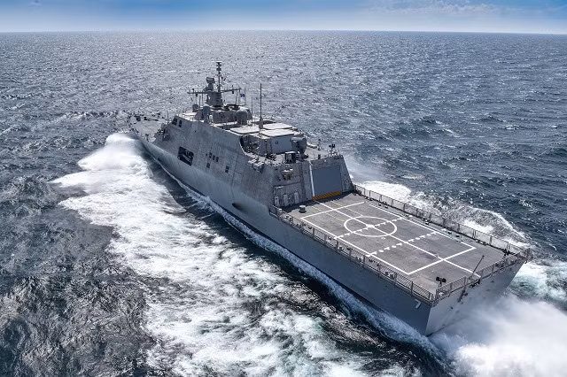 Tàu chiến đấu ven bờ (tiếng Anh: Lottoral combat ship) là một lớp tàu chiến do Hải quân Mỹ thiết kế và sử dụng. Loại tàu này có tầm hoạt động và thời gian hoạt động trên biển liên tục rất ngắn và có nhiệm vụ hoạt động ở vùng biển gần bờ, mang trách nhiệm phòng thủ bờ biển là chủ yếu. Nguồn ảnh: Sina.