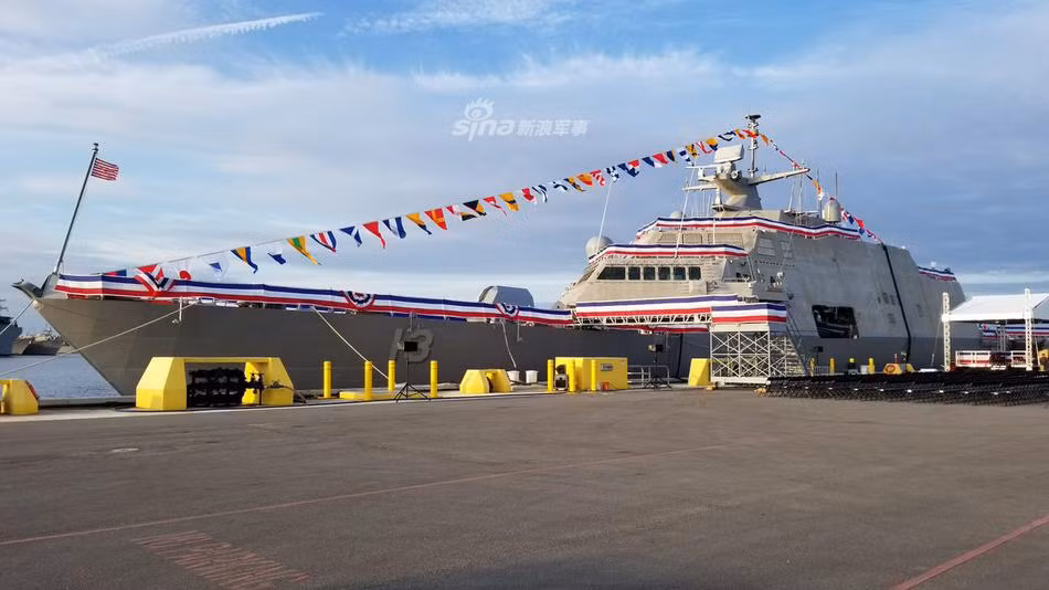 Do là tàu chiến đấu ven bờ, hoạt động trong những vùng nước nông và nhiều rác thải, tàu USS Wichita không sử dụng hệ thống chân vịt để tránh bị kẹt mà sử dụng hệ thống bơm nước phản lực để đẩy tàu với bốn bơm phản lực cũng do Rolls-Royce chế tạo. Nguồn ảnh: Sina.