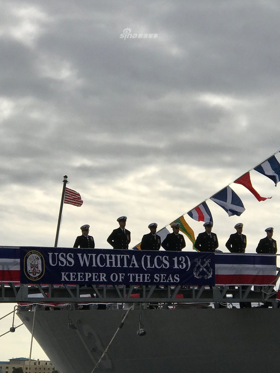 Giống như mọi tàu chiến đấu ven bờ lớp Freedom khác, tàu USS Wichita có độ giãn nước tối đa 3500 tấn, chiều dài tàu đạt 115,3 mét, chiều rộng 17,5 mét và mớm nước tối đa 4 mét. Nguồn ảnh: Sina.