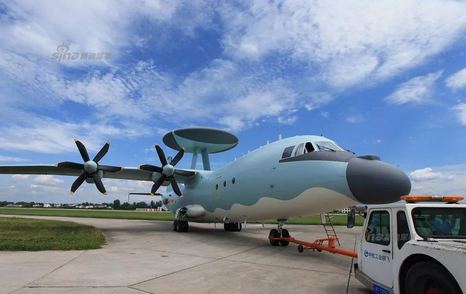 Điểm yếu lớn nhất của KJ-500 hiện tại đó là nó có số lượng không nhiều, toàn bộ Không quân Trung Quốc chỉ có khoảng 20 chiếc máy bay cảnh báo sớm loại này và rõ ràng đây là số lượng không đủ cho Bắc Kinh. Nguồn ảnh: Sina.