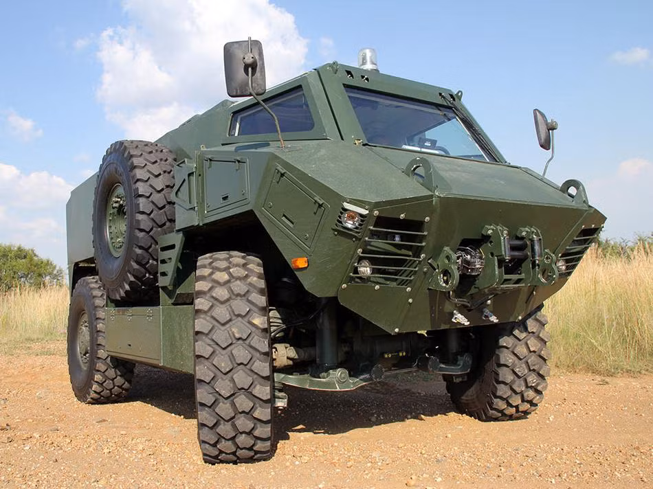 Trong thử nghiệm, RG-35 có mức bảo vệ cấp 4 - nghĩa là nó có khả năng bảo vệ an toàn cho kíp lái, kíp chiến đấu ngay cả trong trường hợp bị cán phải mìn chống tăng. Nguồn ảnh: Sina.