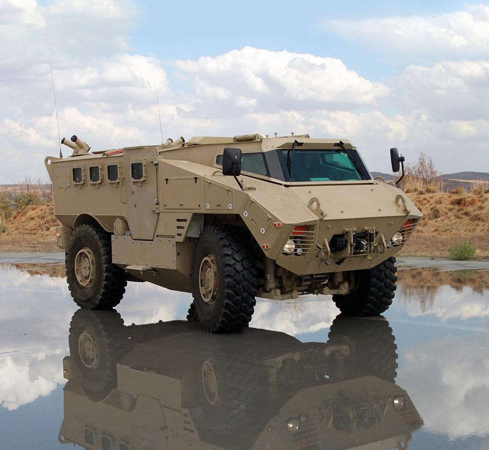 Động cơ của RG-35 được thiết kế đặt ở phía trước xe với khả năng tháo rời và thay thế chỉ trong vòng 30 phút. Động cơ của RG-35 cùng mọi bộ phận quan trọng khác của xe như hộp số và trục chuyển động đều được bọc thép và gia cố rất tốt. Nguồn ảnh: Sina.