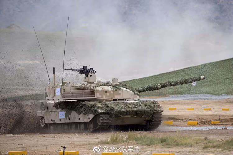 Tuy có động cơ khá khoẻ, nhưng Type 15 cũng chỉ có tốc độ tối đa trên đường bằng khoảng 70 km/h kèm theo đó là khả năng hoạt động tối đa 450 km. Nguồn ảnh: Armyrec.