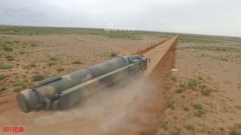 Bắt đầu từ tháng 4/2018, Bộ Quốc phòng Trung Quốc đã khẳng định loại tên lửa DF-26 này đã bắt đầu được phục vụ trong biên chế lực lượng pháo binh số hai của nước này. Nguồn ảnh: Sina.