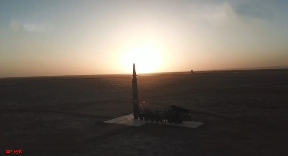  Tên lửa đạn đạo chiến lược tầm trung hay tên lửa đạn đạo chống hạm DF-26 được Trung Quốc công bố những hình ảnh đầu tiên vào ngày 3/9/2015 và xuất hiện trong cuộc duyệt binh kỷ niệm 70 năm chiến thắng phát xít Nhật. Nguồn ảnh: Sina.