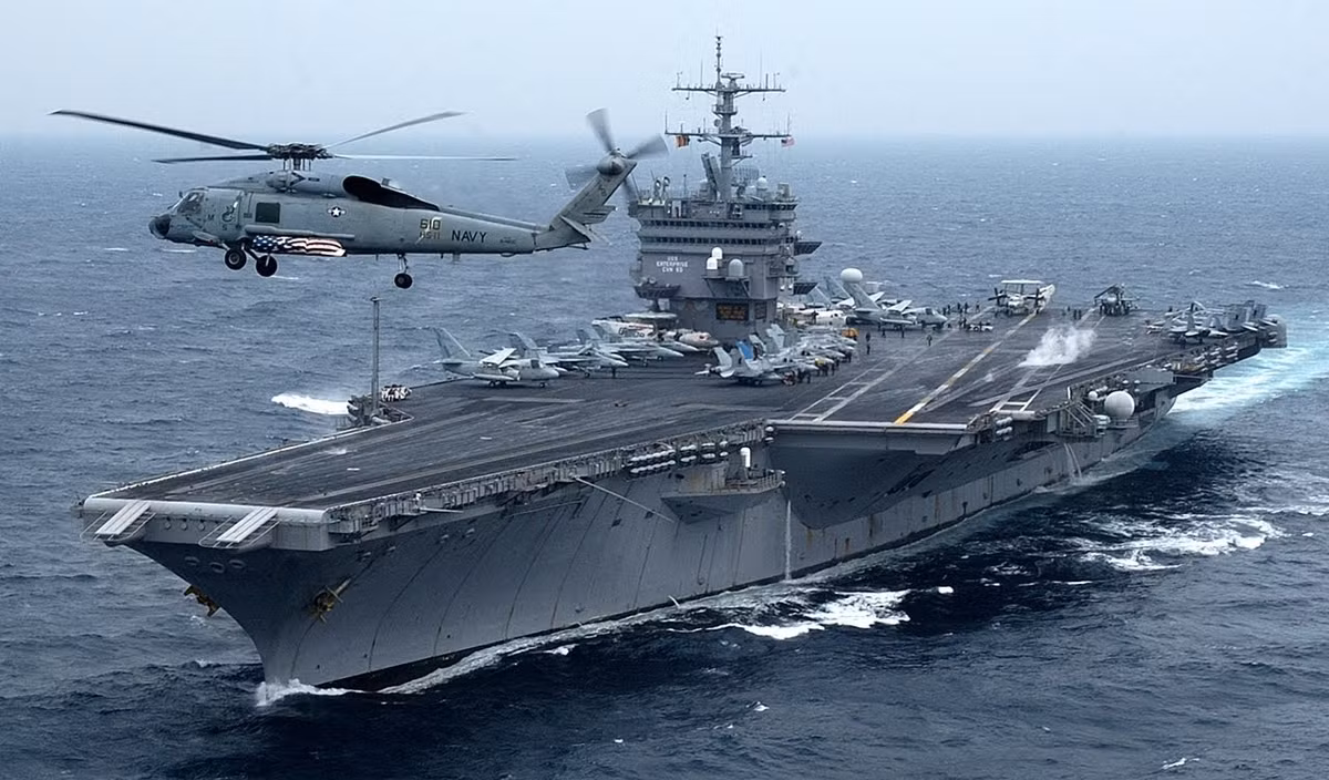 Tàu sân bay USS Enterprise cũng nghiễm nhiên trở thành tàu sân bay dài nhất lịch sử khi nó là chiếc duy nhất thuộc lớp Enterprise được đưa vào sử dụng. Tàu có chiều dài tới 342 mét, dài hơn 10 mét so với các tàu sân bay lớp Nimitz sau này và dài hơn 5 mét so với lớp tàu sân bay Gerald R. Ford mới nhất hiện nay của Mỹ. Nguồn ảnh: Militarytoday.
