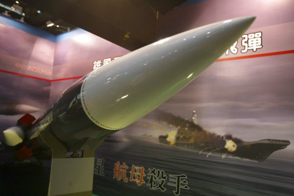 HF-3 được cho là có khả năng được triển khai từ các loại tàu mặt nước và từ các cơ cấu phóng di động trên mặt đất. Tuy nhiên giới phân tích cho rằng, nhiều khả năng loại tên lửa này sẽ được cung cấp thêm khả năng triển khai từ cơ cấu phóng trên không trong tương lai. Nguồn ảnh: Chosul.