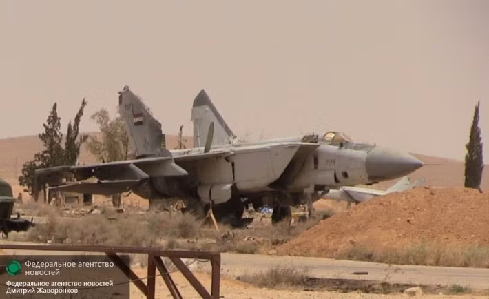 Hiện tại trong biên chế của Không quân Syria chỉ còn đúng hai chiếc chiến đấu cơ loại này trong đó có vẻ như chỉ còn duy nhất một chiếc có khả năng cất cánh được. Nguồn ảnh: RUS.