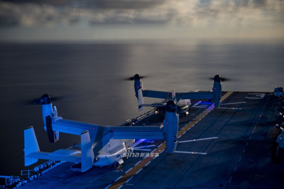 Và loại máy bay đặc biệt đó là V-22 Osprey, đây là loại máy bay lai trực thăng độc nhất vô nhị chỉ duy nhất Thủy quân Lục chiến Mỹ sở hữu và được thiết kế để cất cánh từ tàu đổ bộ, tàu sân bay. Nguồn ảnh: Sina.