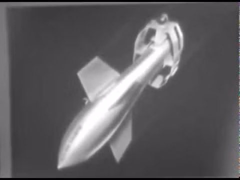 Về cơ bản, quả bom này có trọng lượng 1362 kg với chiều dài đạt 3,32 mét và sải cánh rộng 1,4 mét. Bom có đường kính 85,3 cm và được trang bị hai loại đầu đạn bao gồm đầu đạn nổ xuyên giáp và đầu đạn Amatol cực mạnh (một hỗn hợp của TNT và Nitrat Amoni). Nguồn ảnh: Tube.