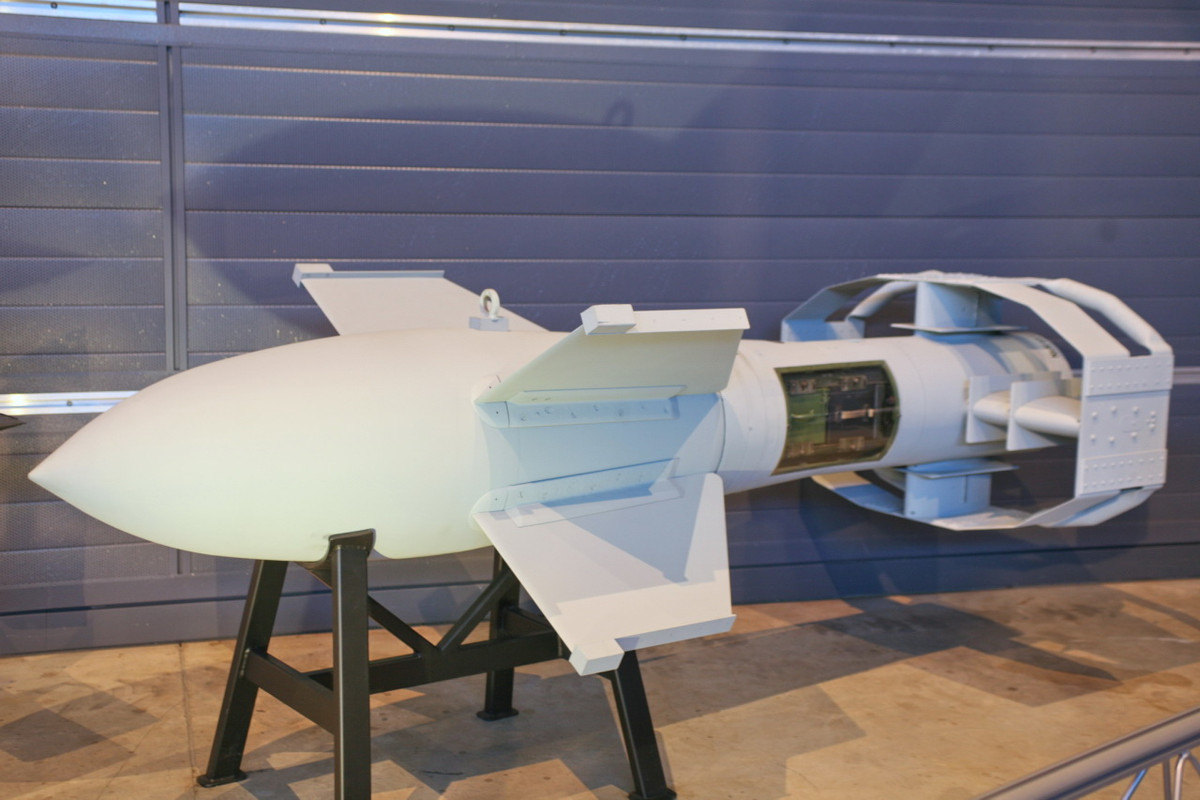 Đầu đạn của quả bom có trọng lượng lên tới 320 kg. Theo tính toán nếu đầu đạn này tấn công chính xác nó có thể tiêu diệt gần như mọi loại tàu nổi của Mỹ và Anh thời bấy giờ chỉ bằng duy nhất một pha tấn công.Nguồn ảnh: Shoot.