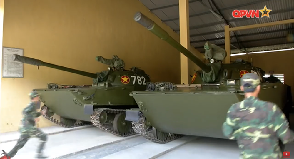 Mẫu xe tăng lội nước thứ hai của Binh chủng Tăng - Thiếp giáp của ta trong Chiến tranh Việt Nam là xe tăng Type 63 được Trung Quốc viện trợ. Quân đội ta gọi xe tăng này bằng định danh K65 hay Kiểu 63. Nguồn ảnh: QPVN.